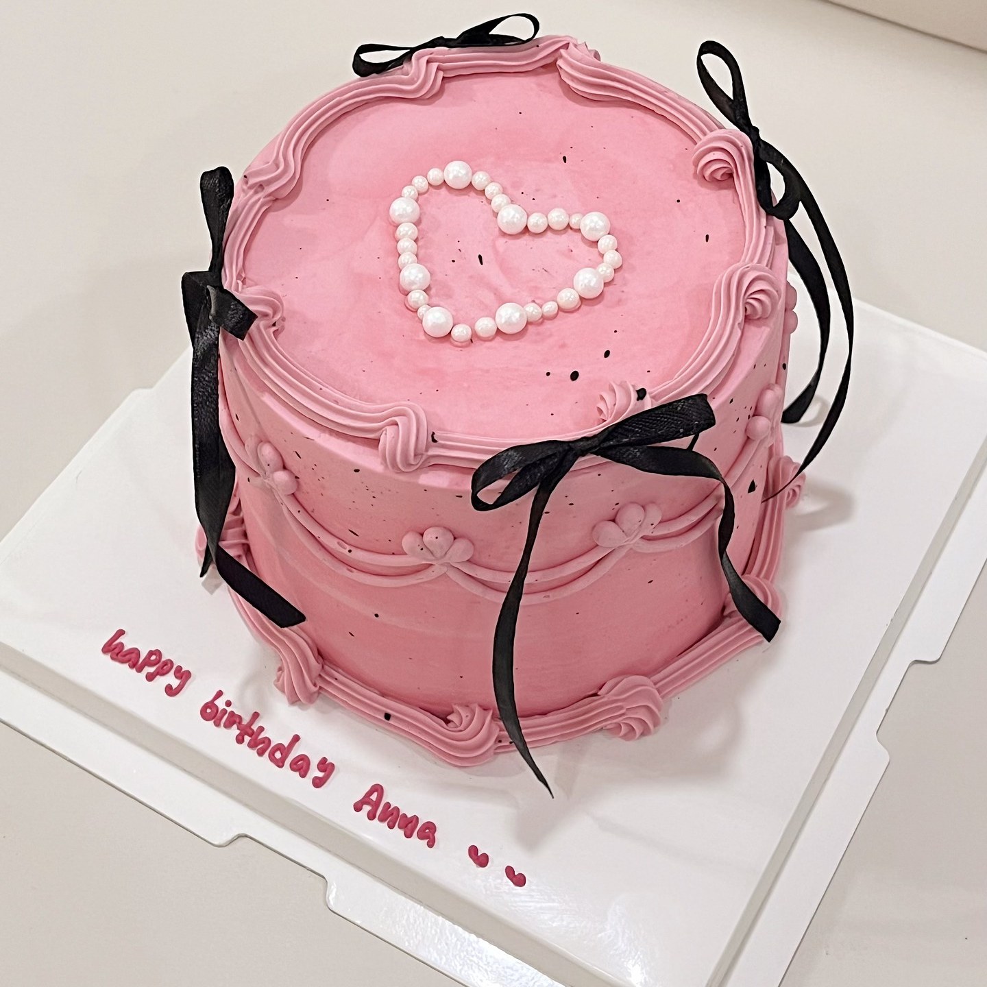 Minimalist flat-lay illustrated cake with floral piping